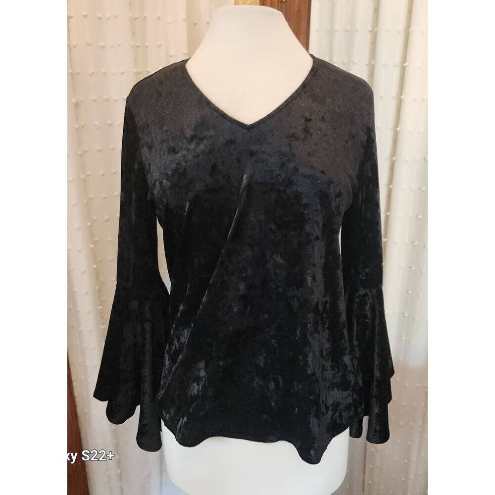 T40 Zac and Rachel black velour top withT Bell sleeves